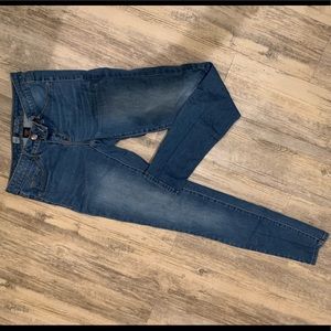 Light wash denim jegging